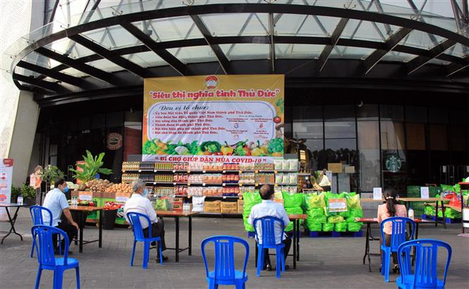 Không để người dân TP.HCM bị thiếu hàng hóa tiêu dùng thiết yếu ảnh 1