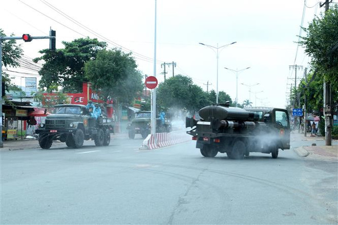 Khoanh vùng gọn, xét nghiệm nhanh, thu hẹp điểm phong tỏa ở Bình Dương ảnh 2