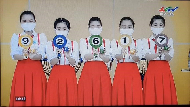 Ảnh chụp màn hình kết quả xổ số giải nhì được phát trực tiếp trên Đài Phát thanh-Truyền hình Hậu Giang. Thời điểm trực tiếp, giải nhì có kết quả 92617. (Nguồn: laodong.vn) Sai kết quả xổ số ở Hậu Giang do nhầm lẫn trong khâu công bố ảnh 1