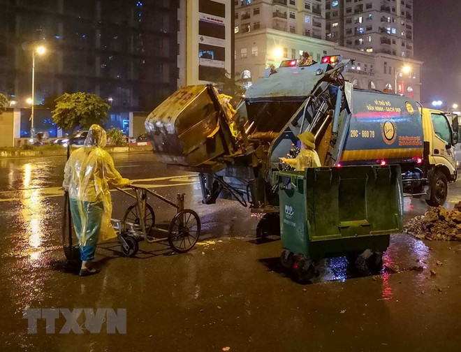 Hà Nội chỉ đạo xử lý việc công nhân môi trường bị nợ lương ảnh 1