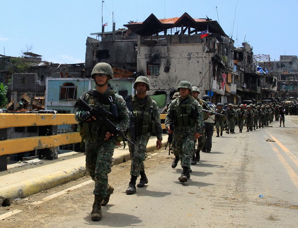 Quân đội Philippines đụng độ dữ dội với phiến quân Abu Sayyaf ảnh 1