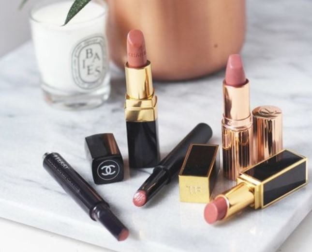 Bạn có biết mỗi cô gái cần bao nhiêu thỏi son trong đời? ảnh 1