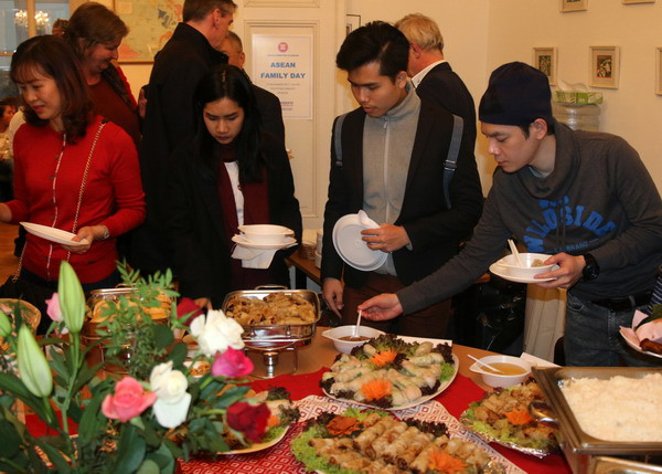 Ấm áp sự kiện Ngày hội Gia đình ASEAN tại Cộng hòa Séc ảnh 2