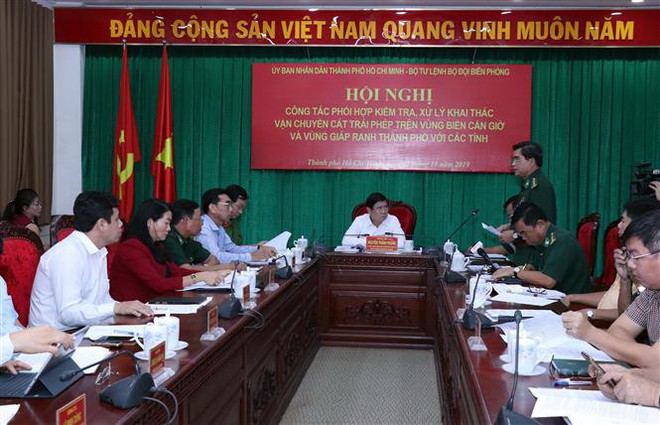 Quang cảnh Hội nghị. (Ảnh: Xuân Khu/TTXVN) Tăng cường xử lý khai thác cát trái phép trên vùng biển Cần Giờ ảnh 1