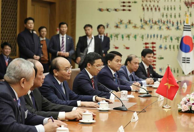 Thủ tướng Nguyễn Xuân Phúc và đoàn đại biểu Việt Nam tại cuộc hội kiến. (Ảnh: Thống Nhất/TTXVN) Thủ tướng Nguyễn Xuân Phúc hội kiến Chủ tịch Quốc hội Hàn Quốc ảnh 1