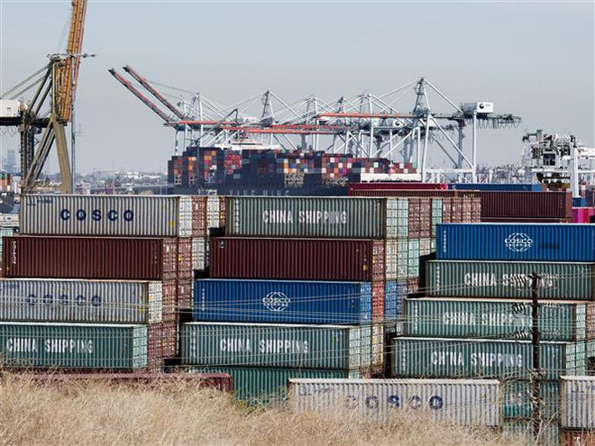Hàng hóa Trung Quốc được xếp tại cảng Long Beach, bang California, Mỹ ngày 14/9/2019. (Nguồn: AFP/TTXVN) Điều kiện cần để Mỹ và Trung Quốc tiến đến thỏa thuận 'Giai đoạn 2' ảnh 1