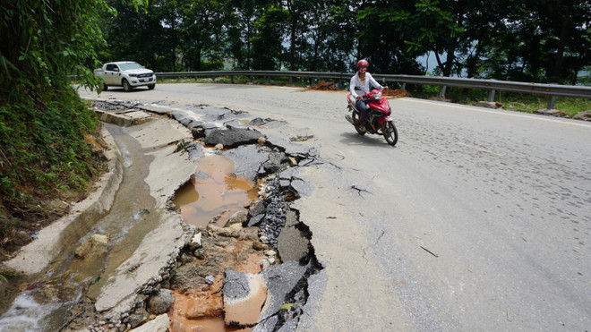 [Photo] Huyết mạch 4D Lào Cai-Sa Pa "trọng thương" sau bão số 2 ảnh 1