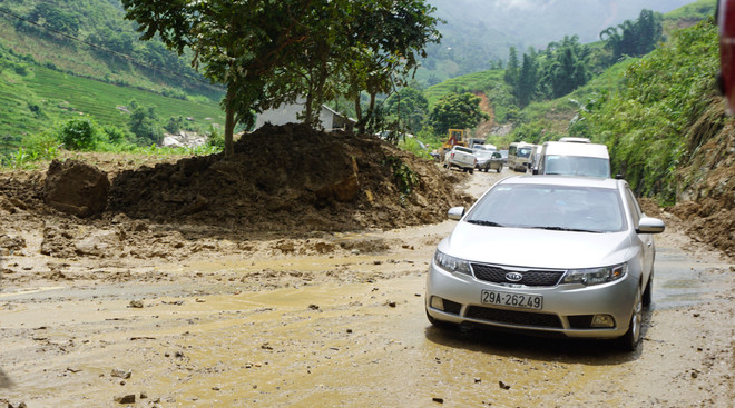[Photo] Huyết mạch 4D Lào Cai-Sa Pa "trọng thương" sau bão số 2 ảnh 11