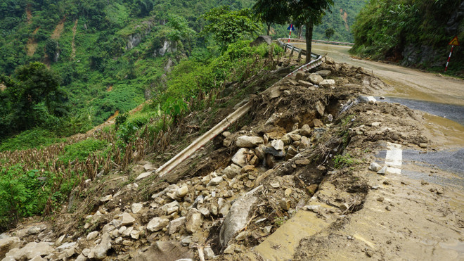 [Photo] Huyết mạch 4D Lào Cai-Sa Pa "trọng thương" sau bão số 2 ảnh 6