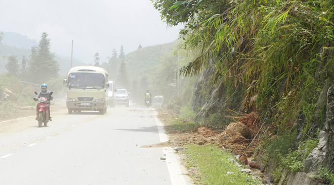 [Photo] Huyết mạch 4D Lào Cai-Sa Pa "trọng thương" sau bão số 2 ảnh 10