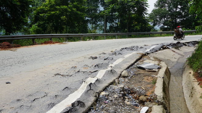 [Photo] Huyết mạch 4D Lào Cai-Sa Pa "trọng thương" sau bão số 2 ảnh 2
