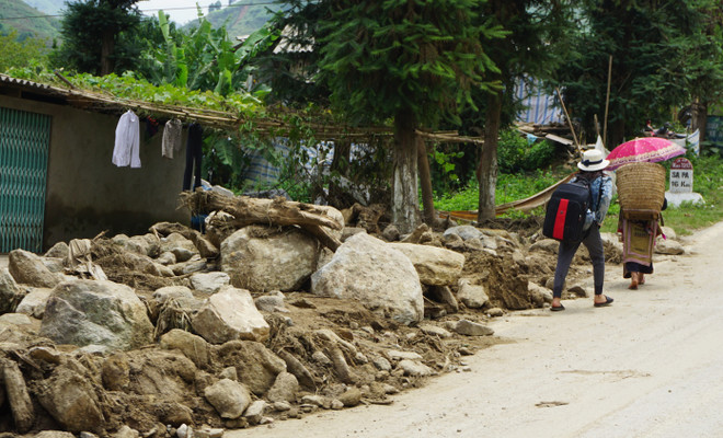 [Photo] Huyết mạch 4D Lào Cai-Sa Pa "trọng thương" sau bão số 2 ảnh 8
