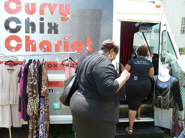 Ý tưởng độc đáo về xe bán quần áo lưu động tại Mỹ ảnh 1