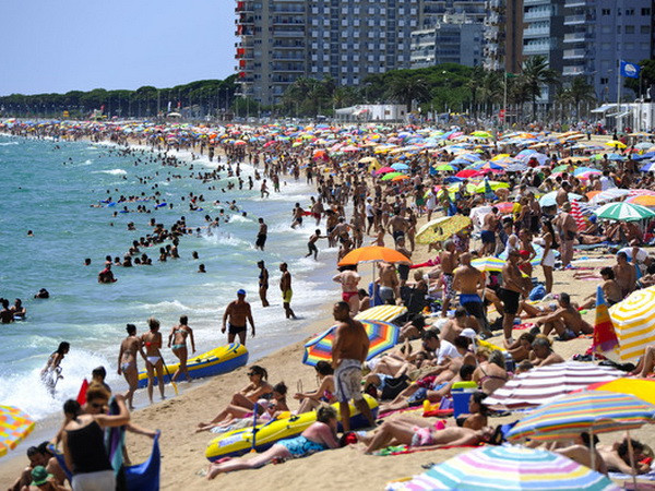 Tây Ban Nha: Gần 80 triệu chuyến du lịch trong mùa Hè ảnh 1