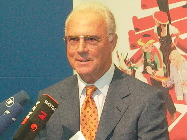 "Hoàng đế" Beckenbauer bị hỏi thăm về nghi án hối lộ của Qatar ảnh 1