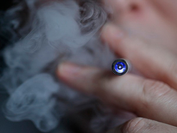 Quảng cáo thuốc lá điện tử như "vẽ đường" cho giới trẻ ảnh 1