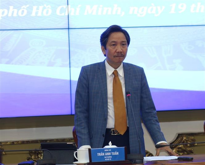 Thứ trưởng Bộ Nội vụ Trần Anh Tuấn phát biểu tại hội nghị. (Ảnh: Trần Xuân Tình/TTXVN) Lễ công bố thành lập thành phố Thủ Đức dự kiến diễn ra vào ngày 31/12 ảnh 2