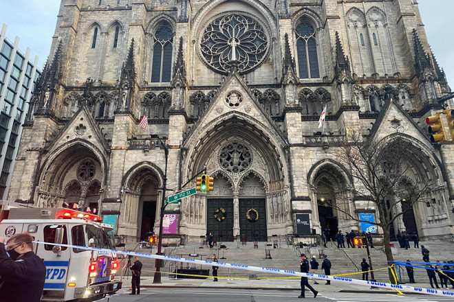 Mỹ: Một tay súng bắn cảnh sát bên ngoài nhà thờ ở New York ảnh 1