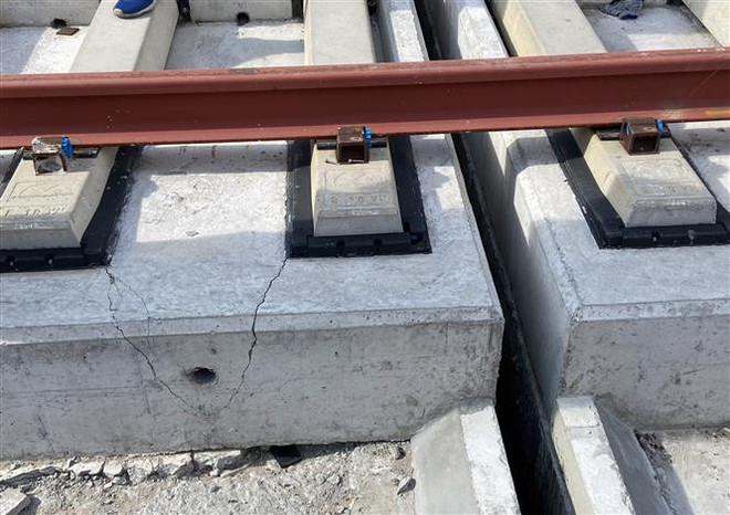 Yêu cầu báo cáo nguyên nhân sự cố cầu cạn tuyến metro số 1 trước 10/12 ảnh 1