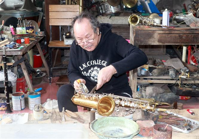 Đến thăm xứ đạo Phạm Pháo - làng sửa kèn đồng duy nhất của cả nước ảnh 1