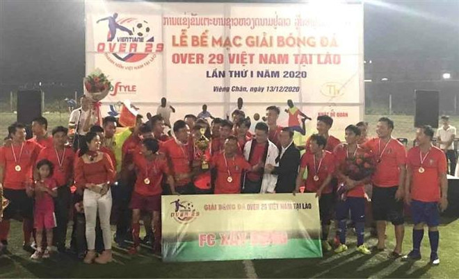 Bế mạc giải bóng đá 'Over 29 Việt Nam' tại Lào lần thứ nhất ảnh 1