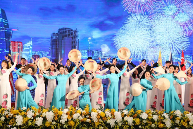 Những 'Cánh chim không mỏi' của làng nghệ thuật Việt Nam ảnh 1