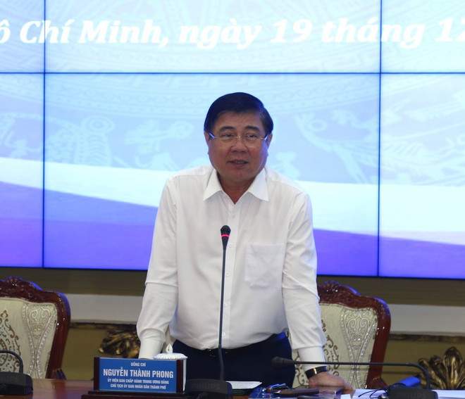 Chủ tịch Ủy ban Nhân dân Thành phố Hồ Chí Minh Nguyễn Thành Phong phát biểu tại hội nghị. (Ảnh: Trần Xuân Tình/TTXVN) Lễ công bố thành lập thành phố Thủ Đức dự kiến diễn ra vào ngày 31/12 ảnh 1