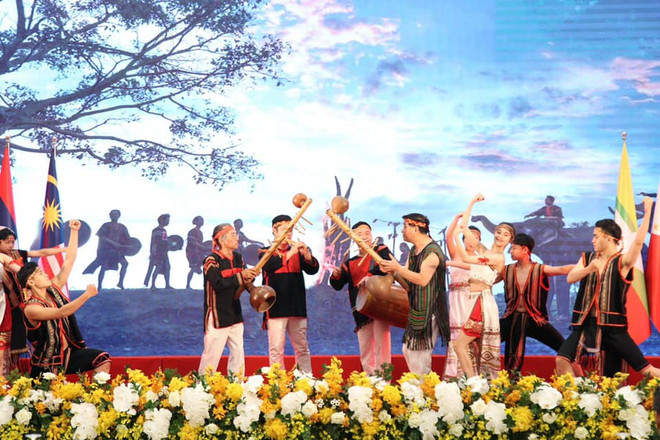 Những 'Cánh chim không mỏi' của làng nghệ thuật Việt Nam ảnh 2