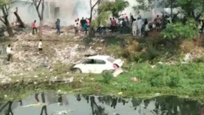 Nổ nhà máy ở Ấn Độ, ít nhất 13 người thiệt mạng, 50 người bị mắc kẹt ảnh 1