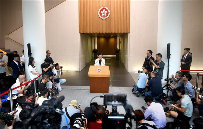 Trưởng Đặc khu Hong Kong mời các nghị sỹ tham gia đối thoại ảnh 1