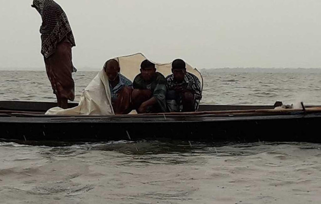 Bangladesh: Thuyền đi dự tiệc cưới bất ngờ bị lật, 10 người thiệt mạng ảnh 1