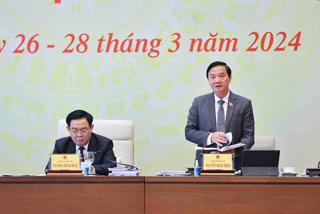 Phó Chủ tịch Quốc hội Nguyễn Khắc Định điều hành phiên thảo luận. (Ảnh: Minh Đức/TTXVN) ttxvn_khac_dinh.jpg
