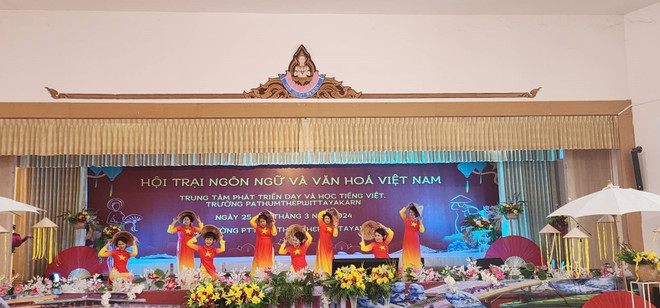 Một tiết mục biểu diễn tại hội trại. (Ảnh: TTXVN phát) ttxvn_hoi_trai_2.jpg