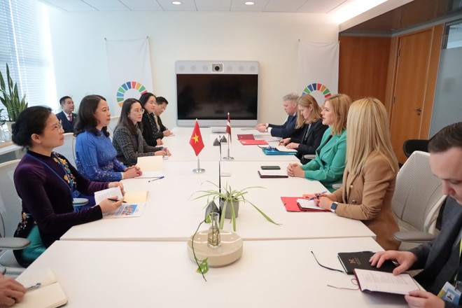 Phó Chủ tịch nước Võ Thị Ánh Xuân gặp song phương Thủ tướng Latvia Evika Silina. (Ảnh: Thanh Tuấn/TTXVN) ttxvn_latvia.jpg