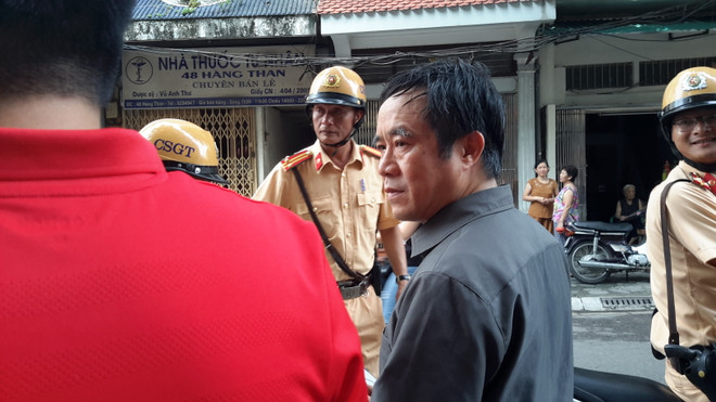 Hỏa hoạn ở phố Hàng Than, Chủ tịch phường xung phong chữa cháy ảnh 2