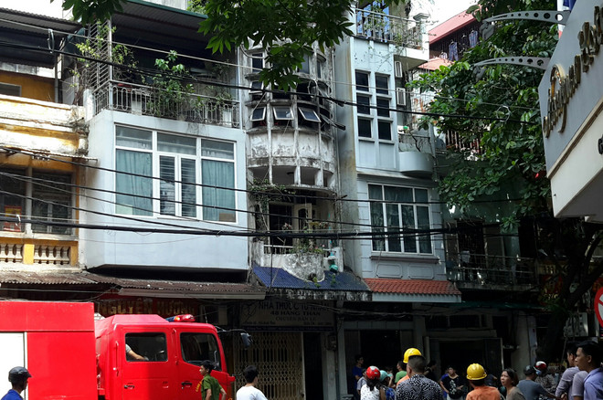 Hỏa hoạn ở phố Hàng Than, Chủ tịch phường xung phong chữa cháy ảnh 1