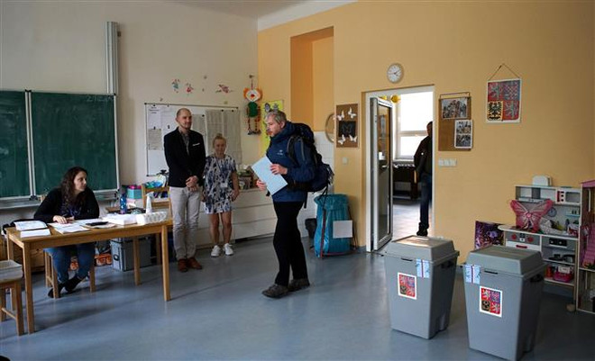 Liên minh cầm quyền chiến thắng trong bầu cử Thượng viện Séc vòng 2 ảnh 1