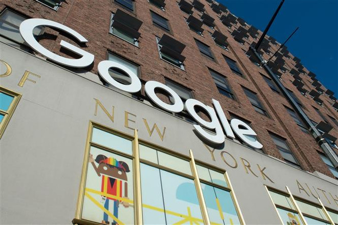 Biểu tượng của Google tại tòa nhà ở New York, Mỹ. (Ảnh: AFP/TTXVN) Mỹ: Ủy ban toàn quốc của đảng Cộng hòa khởi kiện Google ảnh 1