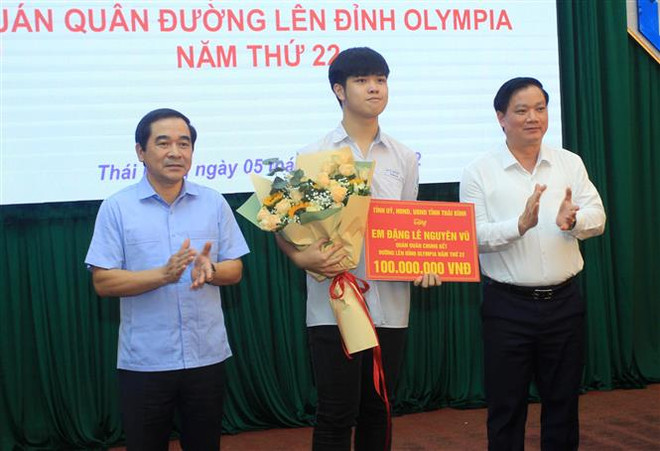 Thái Bình khen thưởng Nhà vô địch cuộc thi Đường lên Đỉnh Olympia ảnh 1
