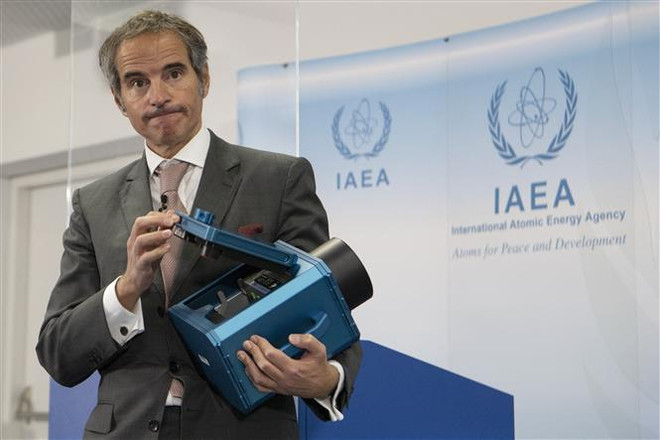 Tổng Giám đốc Cơ quan Năng lượng Nguyên tử Quốc tế (IAEA) Rafael Grossi ngày 9/6/2022 cho biết Iran đang gỡ bỏ 27 camera giám sát tại các cơ sở hạt nhân, được lắp đặt theo thỏa thuận hạt nhân Kế hoạch hành động chung toàn diện (JCPOA) mà nước này ký với nhóm P5+1 (gồm Mỹ, Nga, Trung Quốc, Pháp, Anh và Đức) vào năm 2015. (Ảnh: AFP/TTXVN) IAEA hối thúc Iran nối lại tiến trình đàm phán hạt nhân ảnh 1