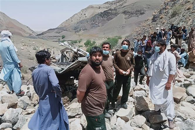 Tai nạn giao thông thảm khốc ở Pakistan, hàng chục người thiệt mạng ảnh 1