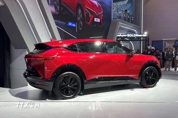 Mẫu xe Vinfast VF7 được giới thiệu tại GIIAS 2025. (Ảnh: Minh Thái/PV TTXVN tại Indonesia)