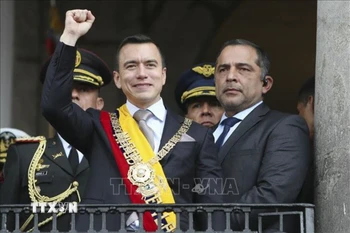 Ông Daniel Noboa tuyên thệ nhậm chức Tổng thống Ecuador tại Quito năm 2023. (Ảnh: AFP/TTXVN)