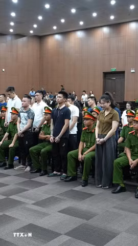 Các bị cáo tại phiên tòa. (Ảnh: Kim Anh/TTXVN)