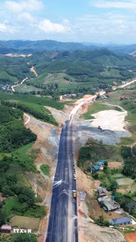 Dự kiến cao tốc Tuyên Quang-Hà Giang sẽ hoàn thành, thông xe toàn tuyến vào cuối quý 3 năm 2026. (Ảnh: Quốc Khánh/TTXVN)