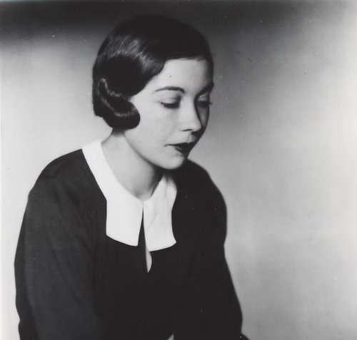 Author Marcela Paz (1902-1985). (Photo: https://www.papelucho.cl) screenshot-2025-06-24-133403.png