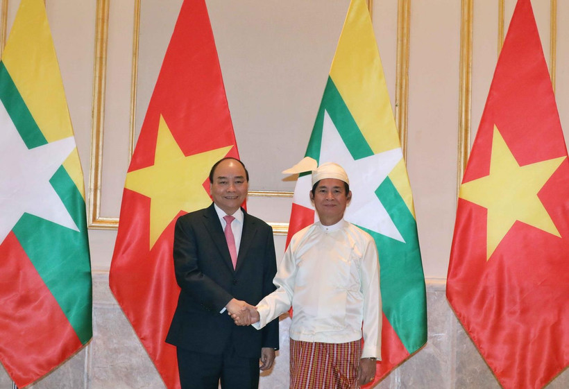 Thủ tướng Nguyễn Xuân Phúc hội kiến Tổng thống Myanmar Win Myint. (Ảnh: Thống Nhất/TTXVN)