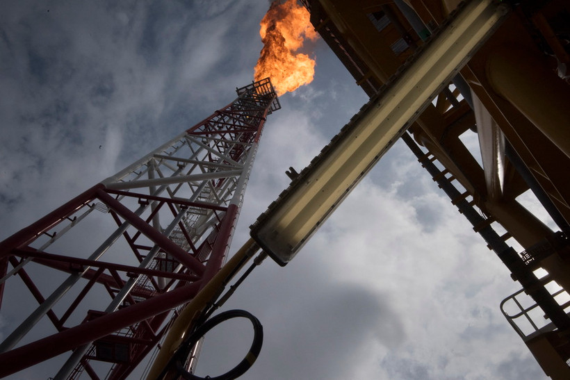 Tàu chở dầu hoạt động ngoài khơi bờ biển Angola trên Đại Tây Dương. (Ảnh: AFP/TTXVN)