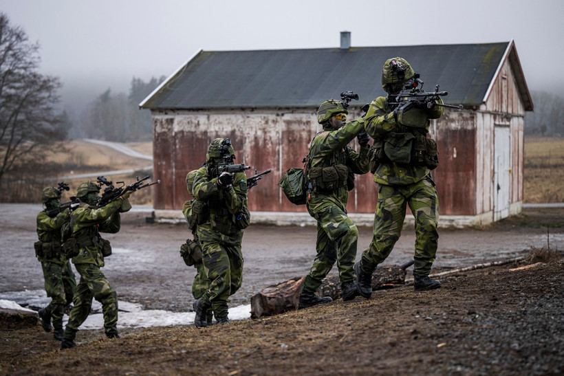 Binh sỹ Thụy Điển tham gia cuộc tập trận ở Kungsangen, gần Stockholm. (Ảnh: AFP/TTXVN)