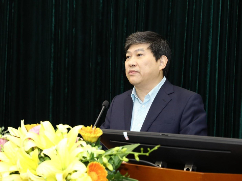 Phó giáo sư, tiến sỹ Nguyễn Duy Bắc, Phó Giám Học viện Chính trị quốc gia Hồ Chí Minh Báo cáo đề dẫn hội thảo. (Ảnh: Văn Điệp/TTXVN) 